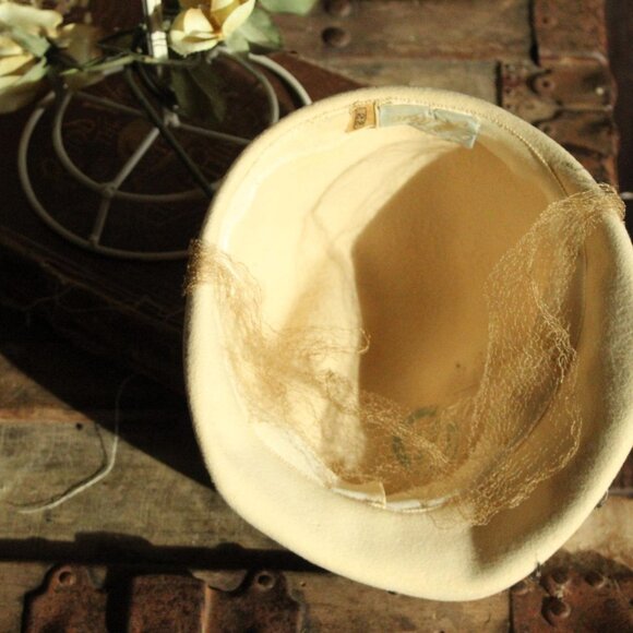 Vintage 1950s Hat, Chapeau Louise Ivory Wool Felt with Birdcage Veil, Rhinestone - Picture 10 of 12